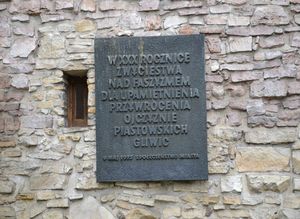  Pamiątkowa tablica - Zamek Piastowski w Gliwicach 